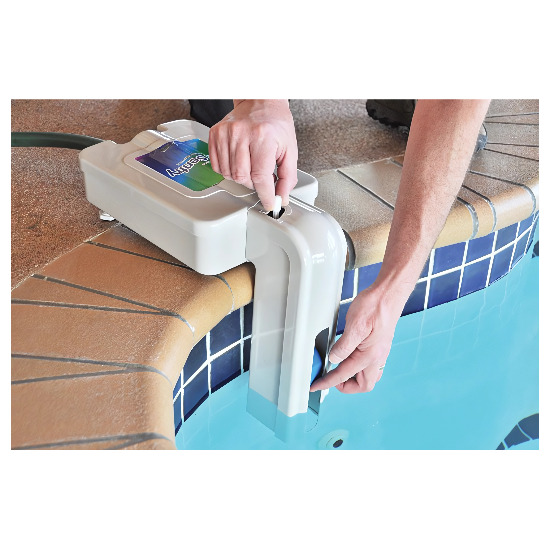 Water Level Control - Rola-Chem® M-3000 Paradise Pool Sentry™ in use
